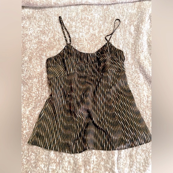 Banana Republic Blouse Perfect for Work or a Night Out! - Picture 1 of 4